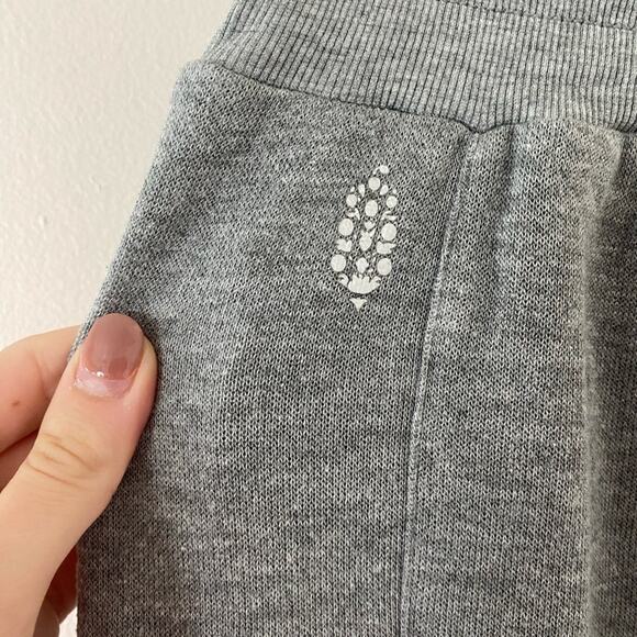 Free People Windy Meadow Jogger in Heather Gray Size Medium Gently Used - Picture 7 of 9